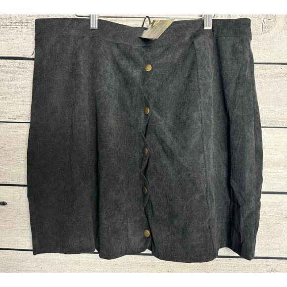 NWT Ladies Plus Loveriche Black Corduroy Mini Skirt - 2X - Picture 1 of 3